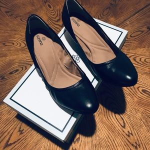 9M Susina Black Leather Wedge